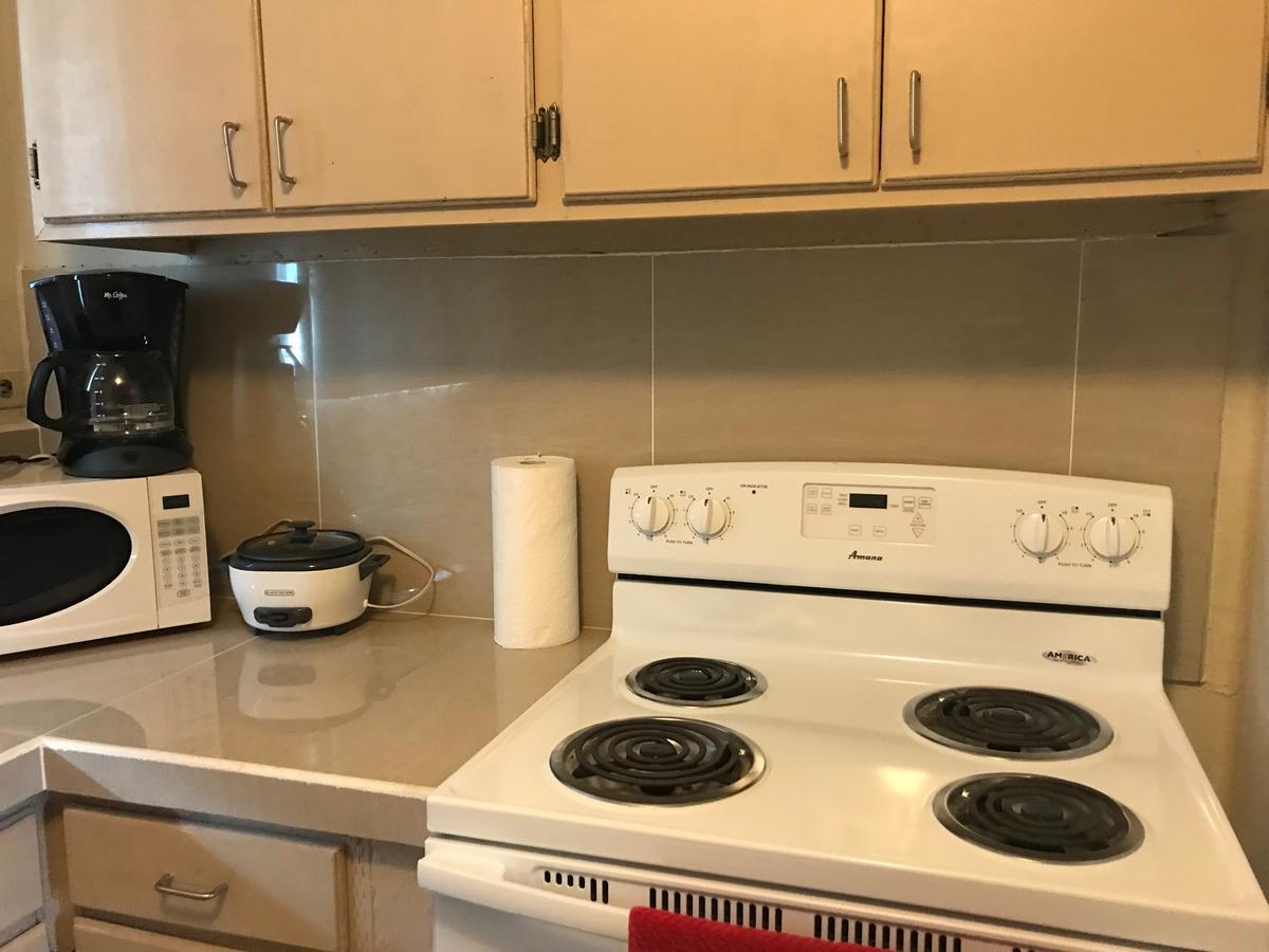 1 Bedroom / 1 Bath . Private Apt. Free Wifi, Interent & Parking Sinajana Екстериор снимка